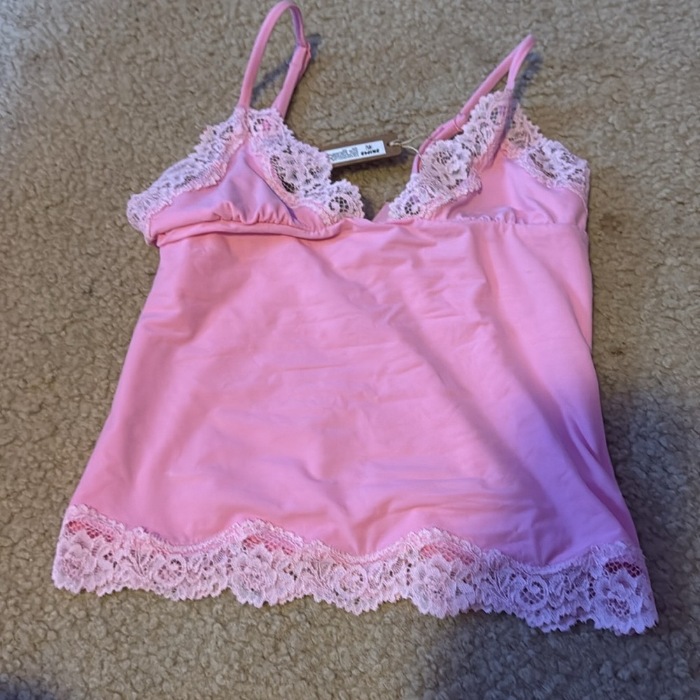 NWT. SKIMS Fits Everybody Lace Cami Bubblegum Tonal. XXS - Picture 2 of 3